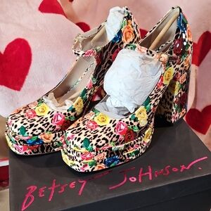 NIB Betsey Johnson Multicolor Floral Leopard Platforms